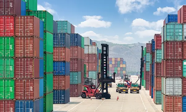 fcl-shipping-logistics-yard-containers