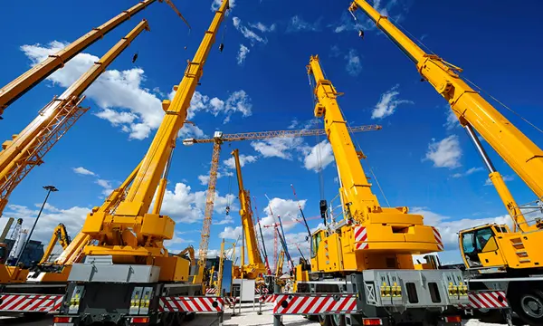 heavy-lift-logistics-cranes-specialized-equipment