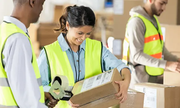 picking-packing-delivering-warehouse-workers