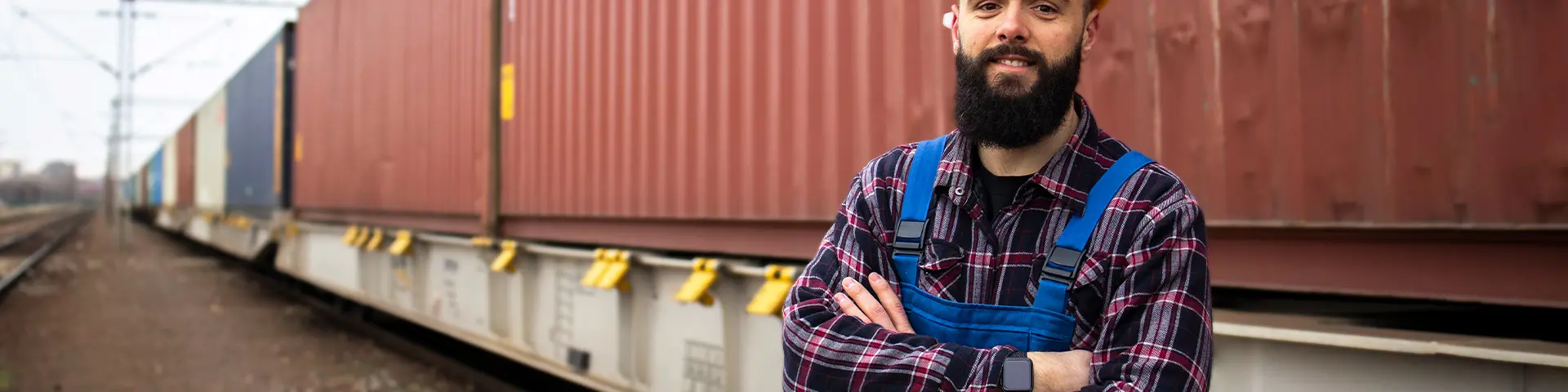 rail-freight-train-cargo-worker