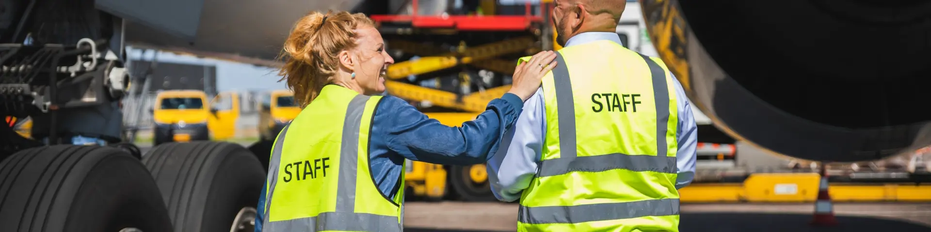 airport-staff-aircraft-operations-teamwork