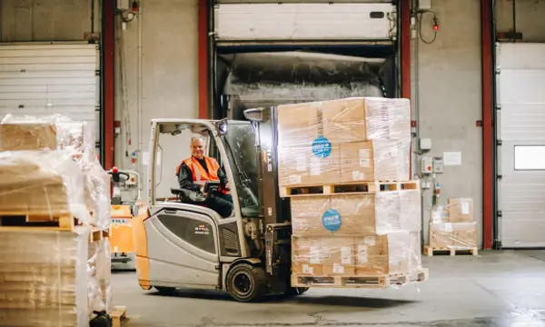 sgl-warehouse-forklift-pallet-transportation
